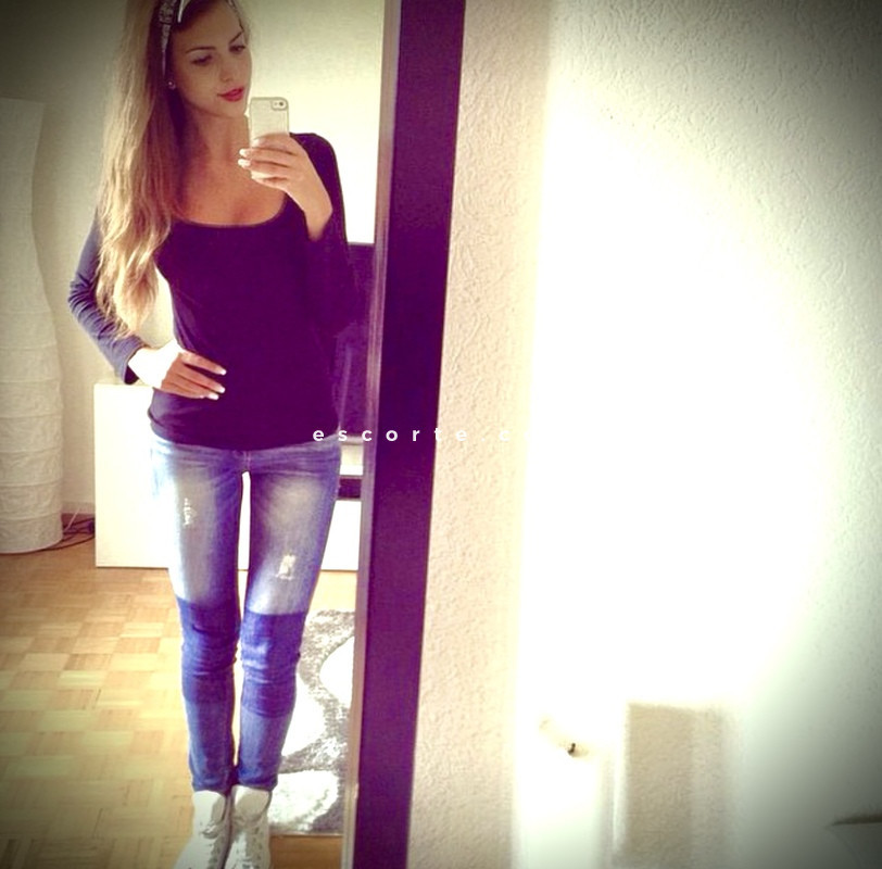 cherche salop Girl escort Marseille Sofia